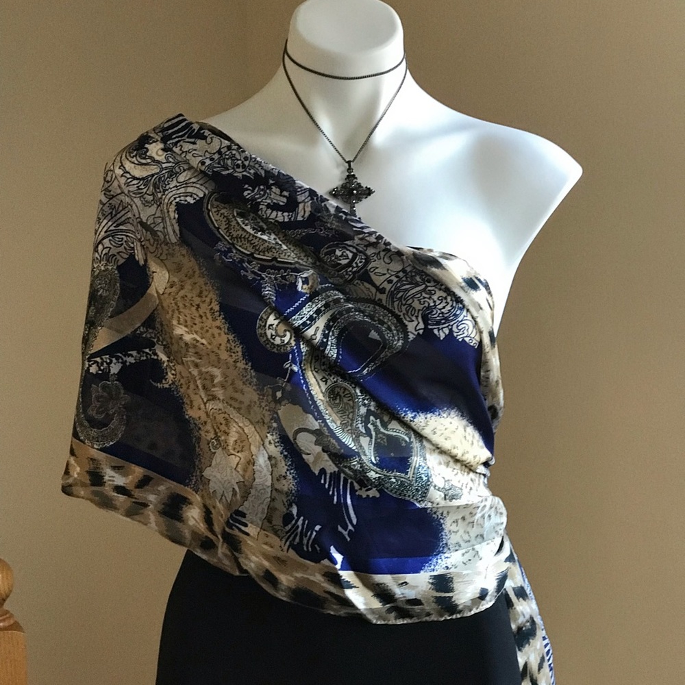Chicos  NWT White  Tan Blue Grotto Paisley & Animal Oblong Print Scarf